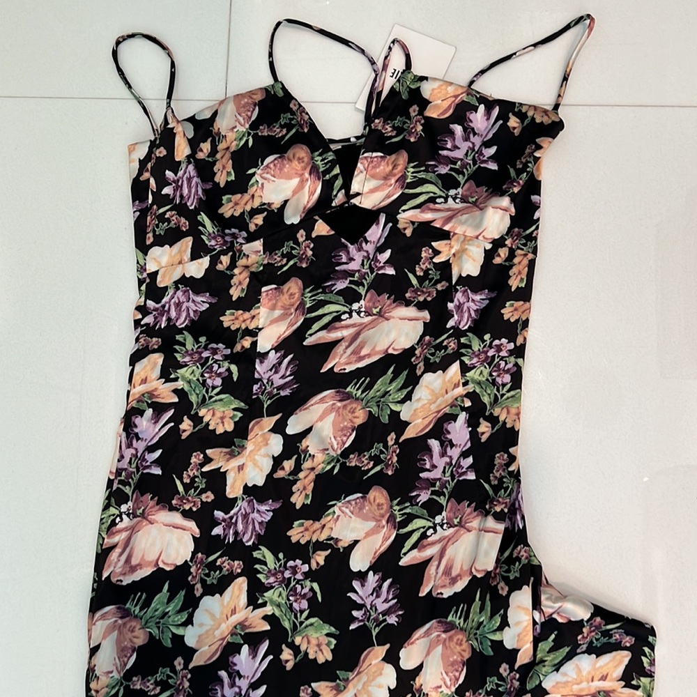 Gorgeous long nookie dress - Picture 6 of 8